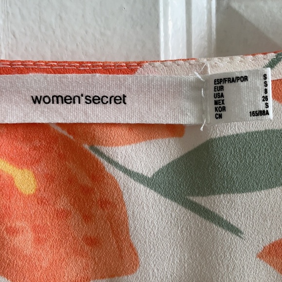 Women’s Secret Floral Wrap Dress - Picture 2 of 4